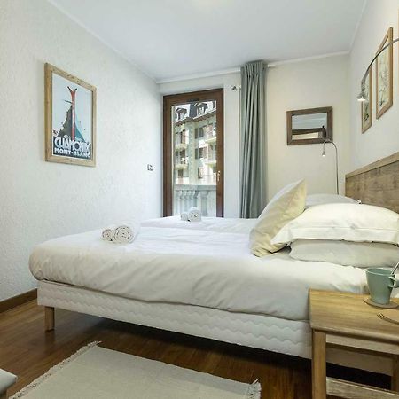 Apartment Ensa - Alpes Travel - Central Chamonix - Sleeps 4 ภายนอก รูปภาพ