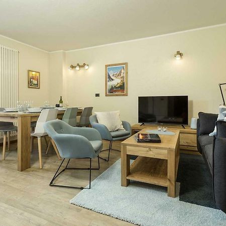 Apartment Ensa - Alpes Travel - Central Chamonix - Sleeps 4 ภายนอก รูปภาพ