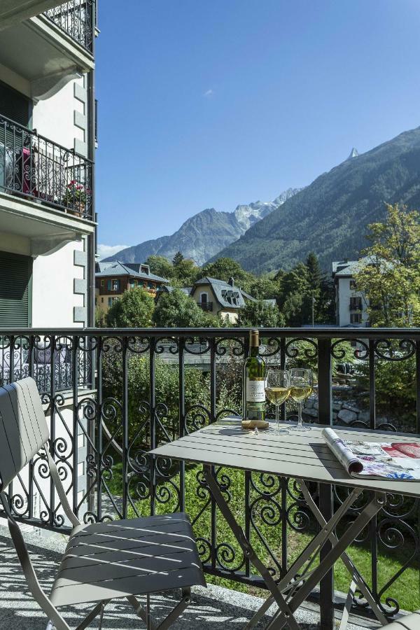 Apartment Ensa - Alpes Travel - Central Chamonix - Sleeps 4 ภายนอก รูปภาพ