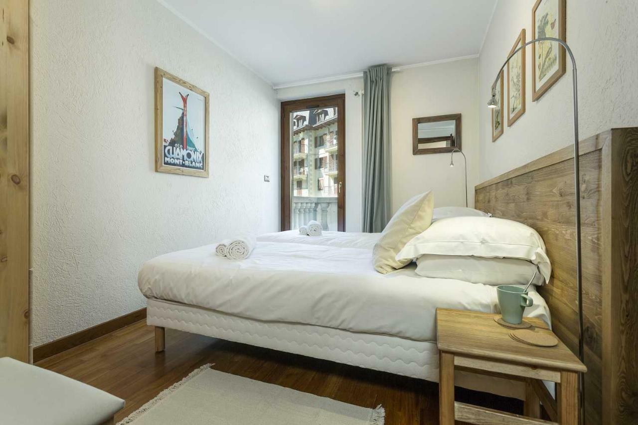 Apartment Ensa - Alpes Travel - Central Chamonix - Sleeps 4 ภายนอก รูปภาพ