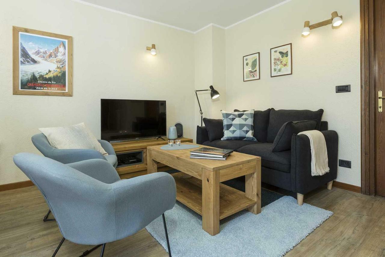 Apartment Ensa - Alpes Travel - Central Chamonix - Sleeps 4 ภายนอก รูปภาพ