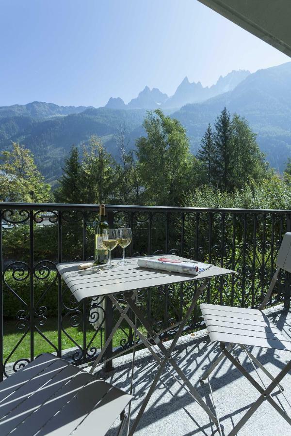 Apartment Ensa - Alpes Travel - Central Chamonix - Sleeps 4 ภายนอก รูปภาพ